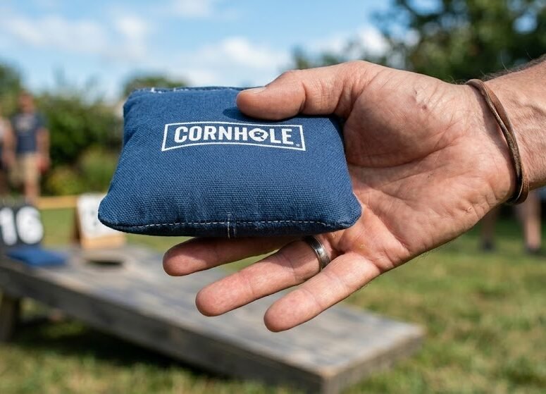 cornhole bag hand poistion how to hold